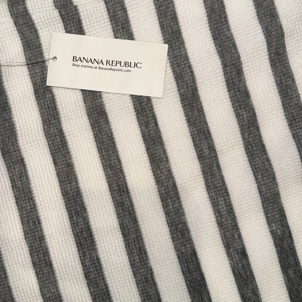 Banana Republic Men’s Pullover Long Sleeve Stripe Crewneck Gray White NWT Size M